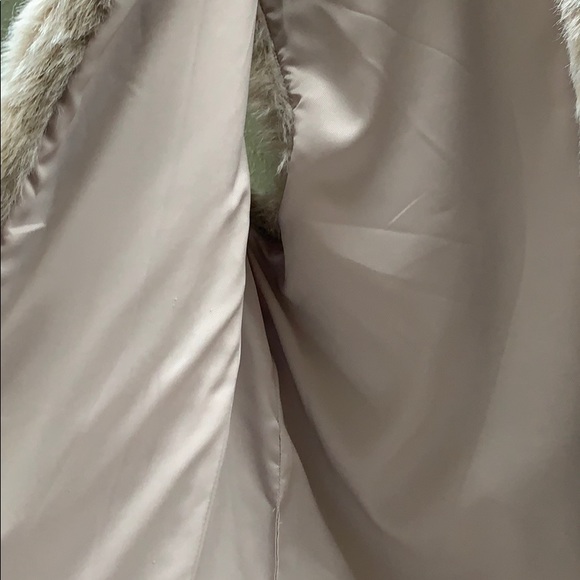 Faux fur vest like new w/POCKETS! - Picture 4 of 4